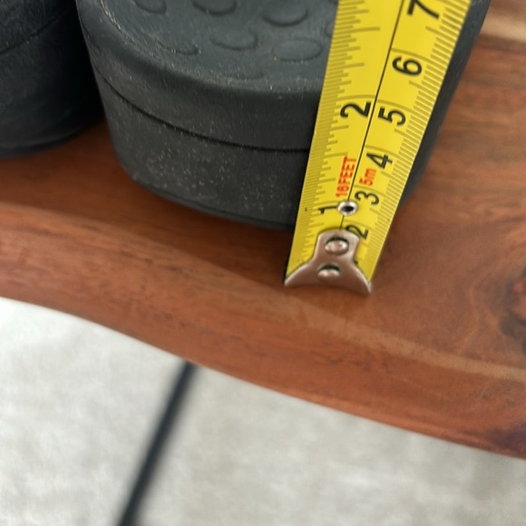 Like new Vionic black flip flops - Picture 5 of 6